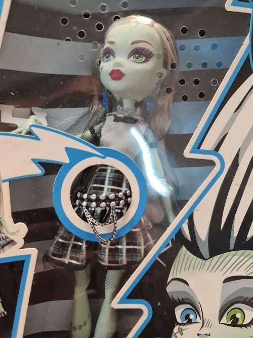 2012 Monster High GHOULS ALIVE Frankie Doll - I SPARK