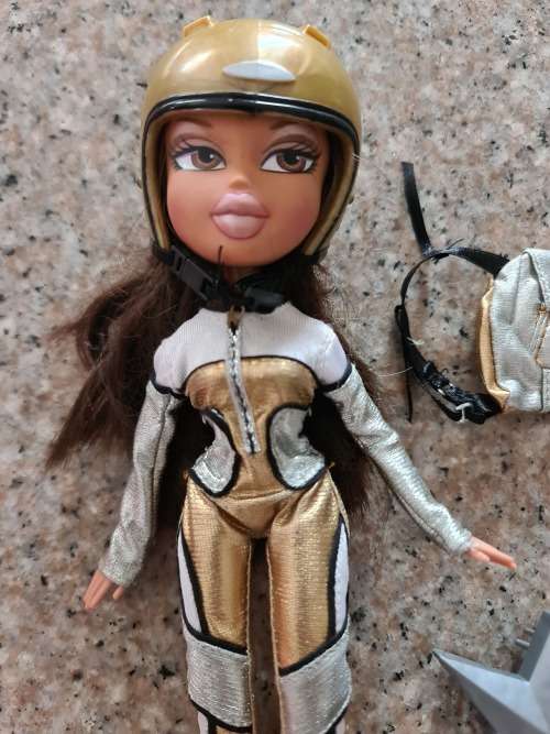 Bratz Yasmin Play Sportz Xtreme Skydiver Doll 2008