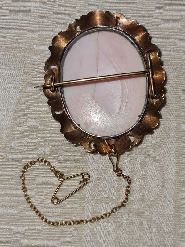 VINTAGE BRASS CAMEO BROOCH