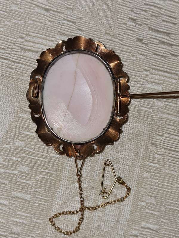 VINTAGE BRASS CAMEO BROOCH