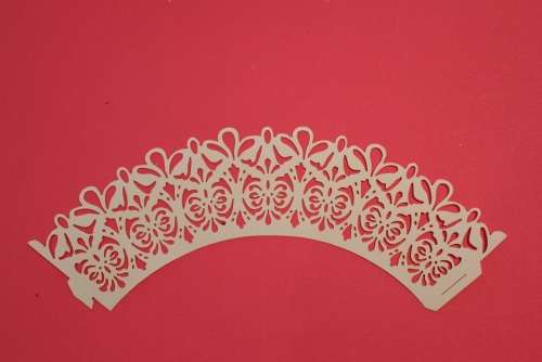 GOLD LACE CUPCAKE WRAPPERS