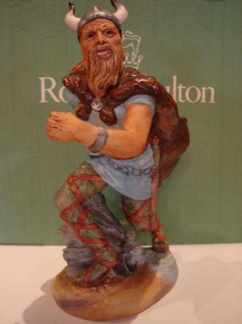 ROYAL DOULTON FIGURINE HN 2375 "VIKING"
