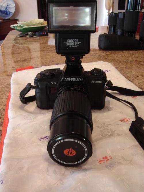 MINOLTA X300s AND SUNPAK 2000BZ FLASH GUN