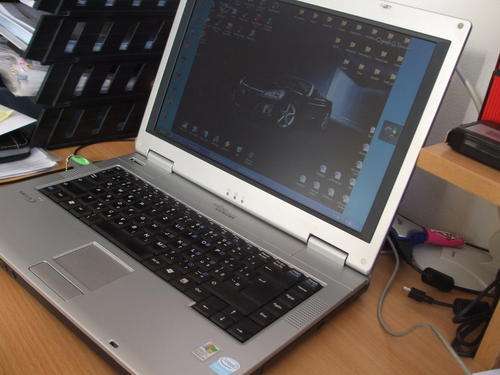 FUJITSU SIEMENS LAPTOP - AMILO L7310W LIFEBOOK!!!!!!