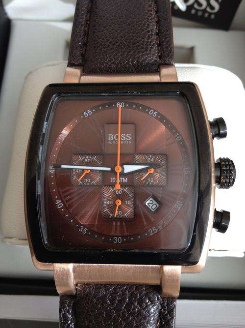Men HUGO BOSS leisure barrel-shaped leather belt quartz.