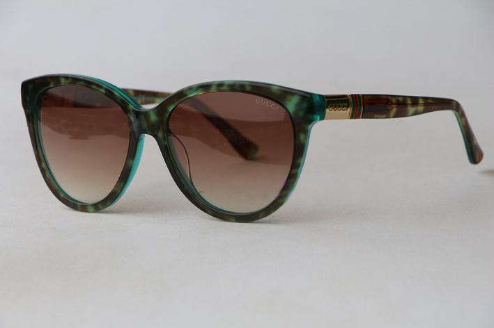 Brand new Gucci fashion retro simple elegant and comfortable sunglasses.