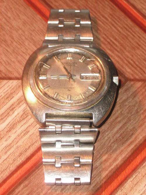 SEIKO Automatic 7006 - 7030  (scratched with generic strap)
