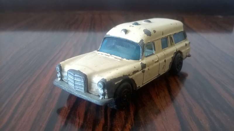 Mercedes Benz "Binz" Ambulance No.3 - 1:64 Matchbox Superfast