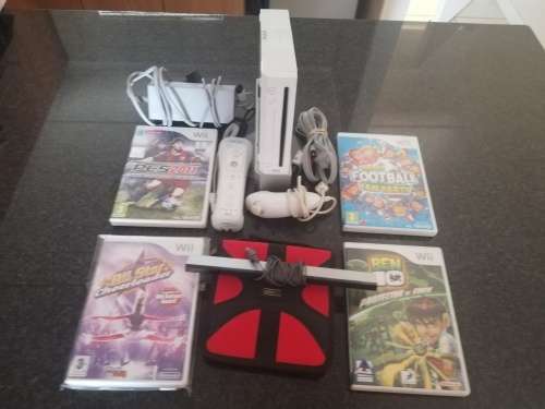 Wii Console White with x4 Wii games (Wii)