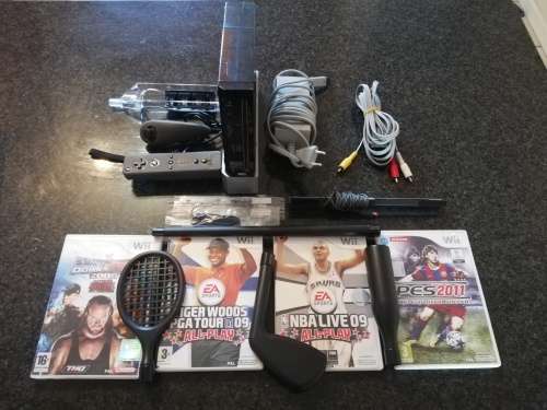 Wii Console Black with x4 Wii games and lots of extras (Wii)
