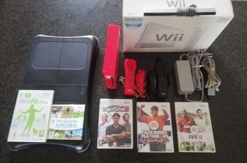 Wii Console Red with x5 Wii games and Balance Board (Wii)