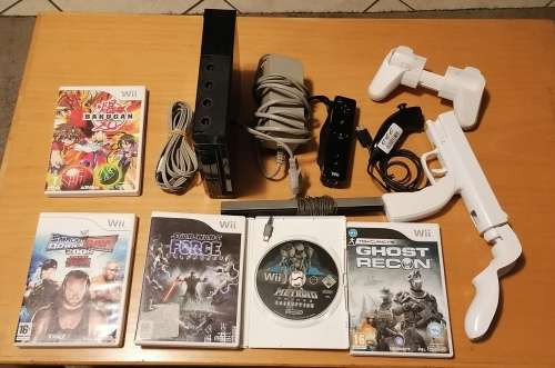 Wii Console Black with x5 Wii games and Wii extras (Wii)
