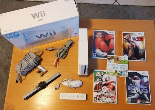 Wii Console White with x 5 Wii games (Sports) Boxed (Wii)