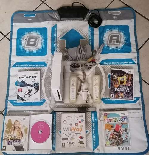 Wii Console White with x6 Wii games, Dance Matt and x2 Remotes (Wii)