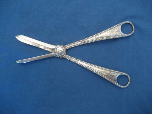 DECORATIVE WALKER & HALL SILVER PLATE GRAPE SCISSORS ANTIQUE BRIGHT CUT