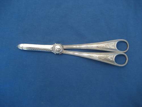 DECORATIVE WALKER & HALL SILVER PLATE GRAPE SCISSORS ANTIQUE BRIGHT CUT