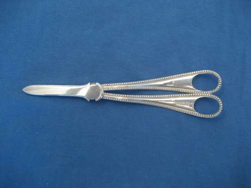 DECORATIVE WALKER & HALL SILVER PLATE GRAPE SCISSORS ANTIQUE BRIGHT CUT