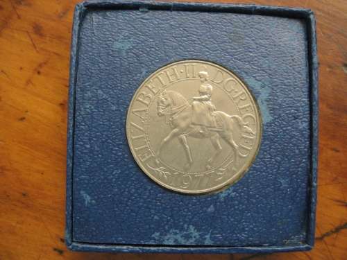 1977 Silver Jubilee, Crown
