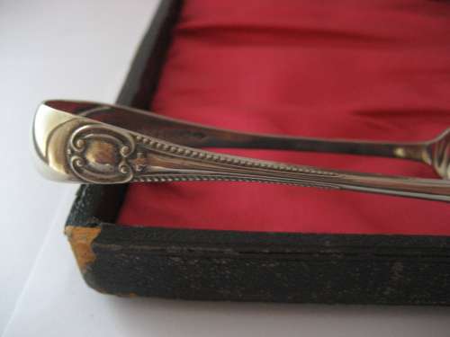 Cased Set of 6 Bead Pattern Coffee (Espresso) Spoons and Sugar Tongs Silver Plated
