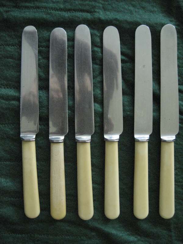 SET OF 6 VINTAGE BREAD KNIVES BAKELITE HANDLES