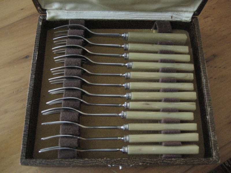 SET OF 12 FRENCH ART DECO CAKE PASTRY FORKS BOXED