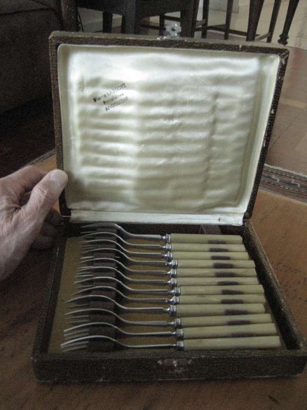 SET OF 12 FRENCH ART DECO CAKE PASTRY FORKS BOXED