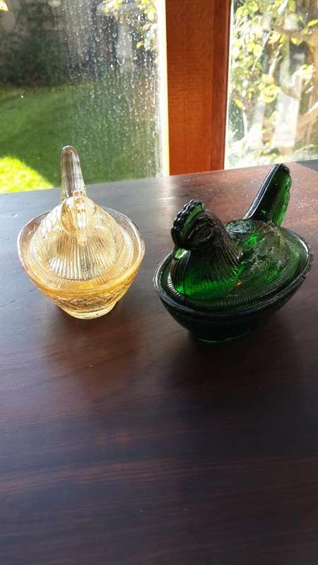 REDUCED!!! GLASS ROOSTERS. GREEN AND HONEY. GOOD CONDITION