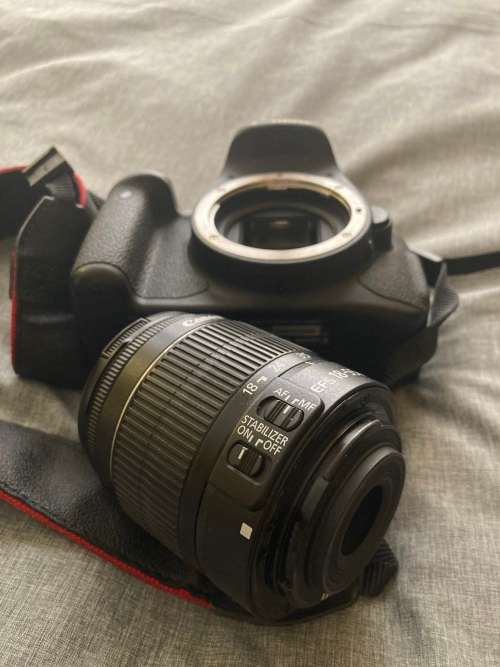 Canon 650D w/ EF-S 18-55 mm f 4 -5.6 IS STM Lens