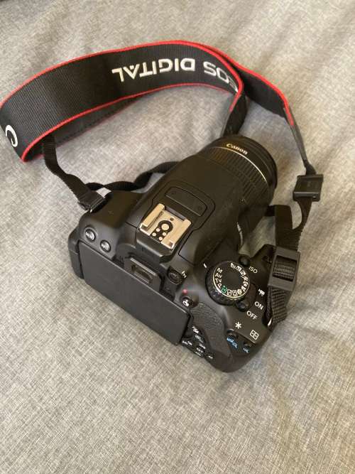 Canon 650D w/ EF-S 18-55 mm f 4 -5.6 IS STM Lens