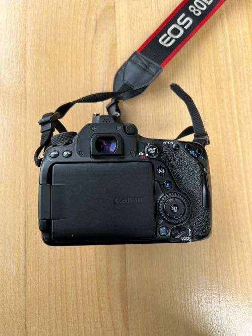 Canon EOS 80D 24.2MP