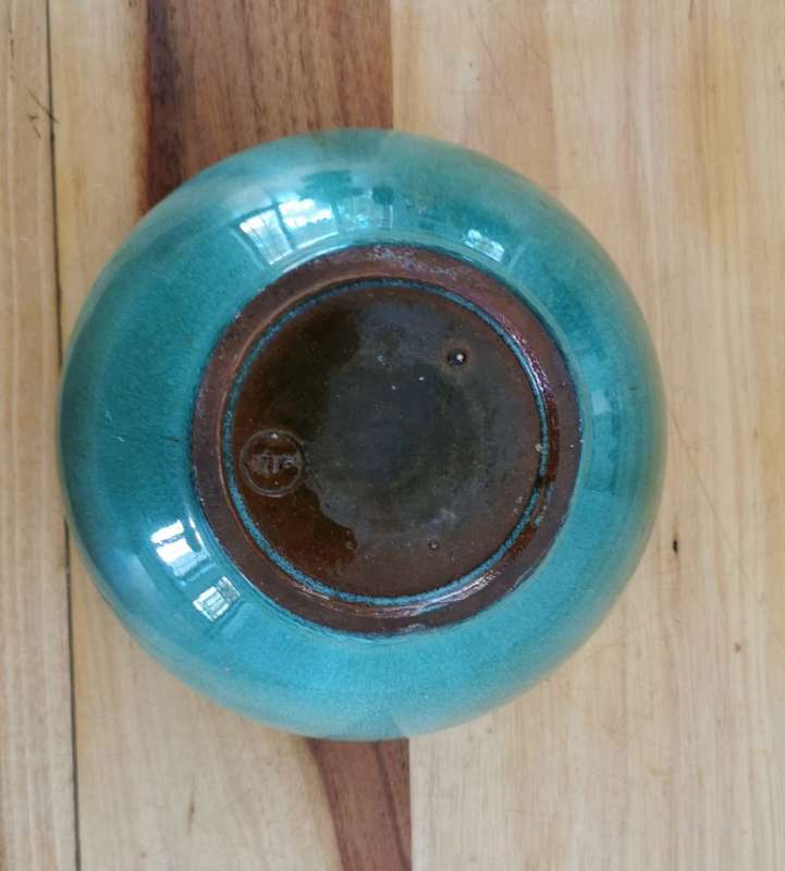 Linnware green glazed bowl