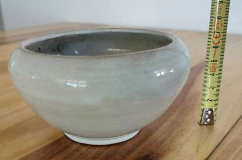 White Linnware bowl