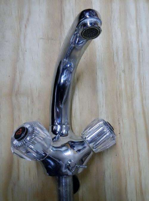 Cobra basin mixer