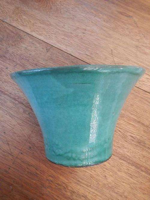 Beautiful GLOBE pottery bowl in perfect condition!