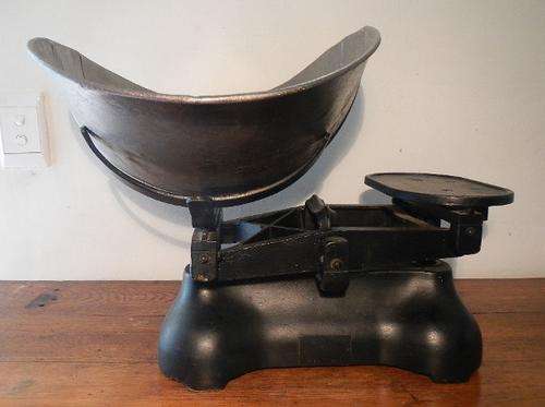 Balancing scale with weights