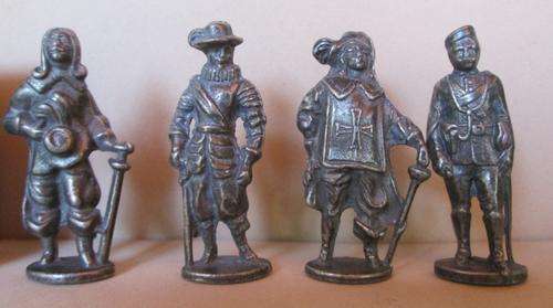 4 METAL FIGURES