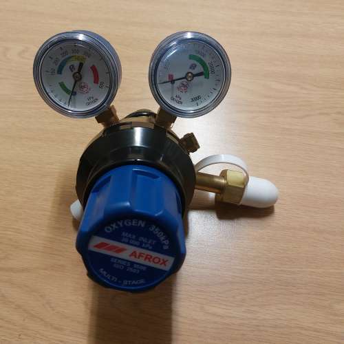 Oxygen regulator( multi stage)