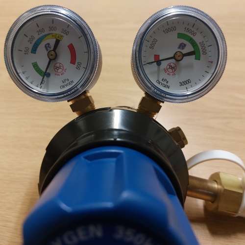Oxygen regulator( multi stage)