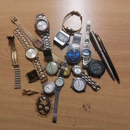 Parker pens, watches for spares or repairs lot.(see pics)