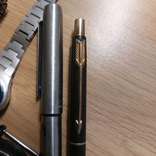 Parker pens, watches for spares or repairs lot.(see pics)