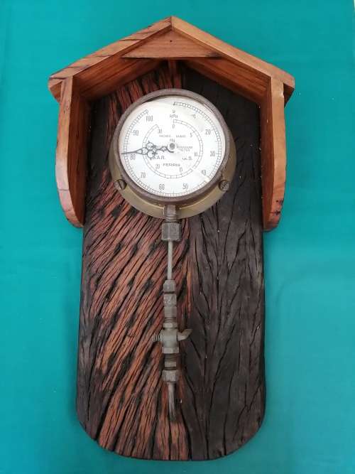 Ferris S.A.R. Vaccuum Guage converted into a Clock 1989