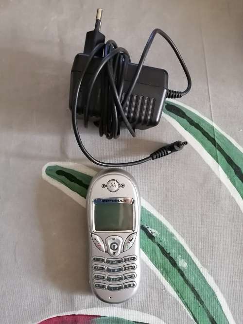 Motorola C300 Cellphone