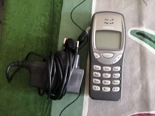 Nokia 3210 Cellphone