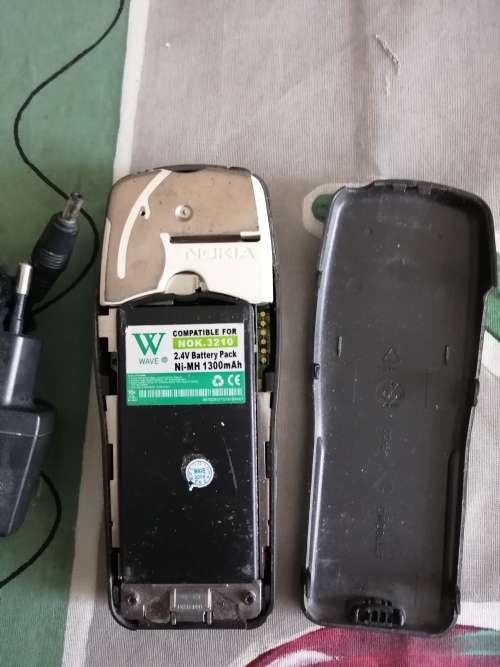 Nokia 3210 Cellphone