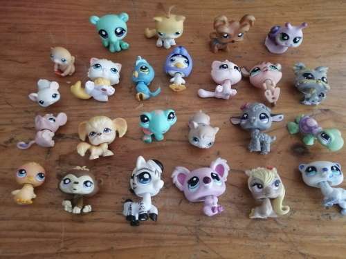 Lot of 24 various characters from The Littlest Pet Shop Collection