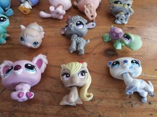Lot of 24 various characters from The Littlest Pet Shop Collection