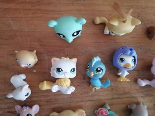Lot of 24 various characters from The Littlest Pet Shop Collection