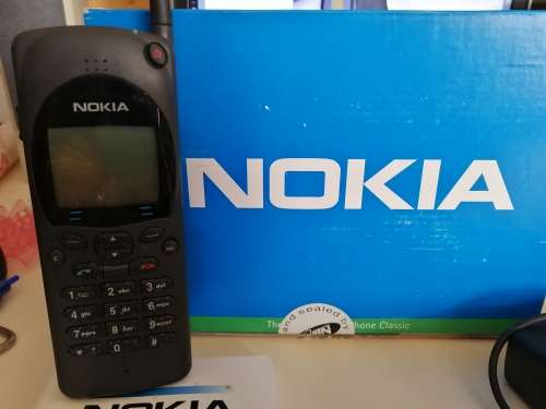 Nokia 2110 in Original Box with charger (Does Not Charge)