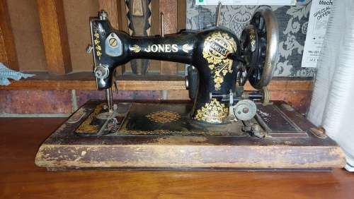 Jones sewing machine, manual (no electricity) from 1900s