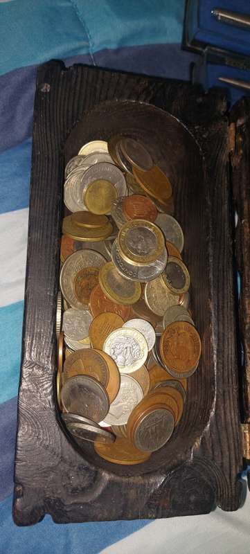 Over 200 old coins (UK, turkey, Italy, Mauritius and more)